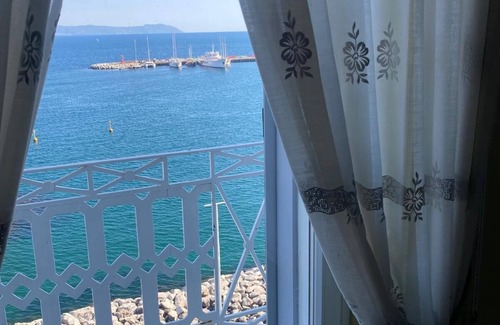 Chiaia Maison | Stunning luxury vacation home on the Naples waterfront with sea and Vesuvius views