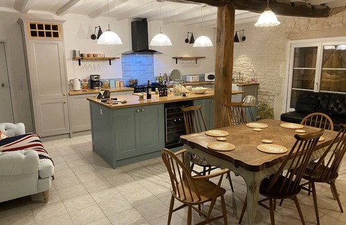 Haimps Maison | Stunning ‘Maison de Maitre’ with Private Pool, Near Cognac. Sleeps 10