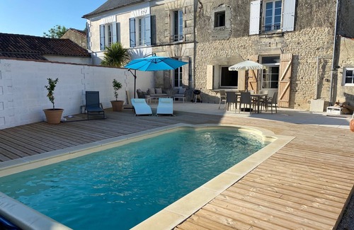 Haimps Maison | Stunning ‘Maison de Maitre’ with Private Pool, Near Cognac. Sleeps 10