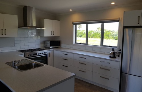 Waihi Beach Maison | Superbe maison de plage toute neuve à 5 minutes à pied de la plage