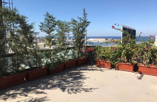 Beirut Appartement | Superbe duplex moderne à Gemmeyzeh avec une vue à 360 degrés!