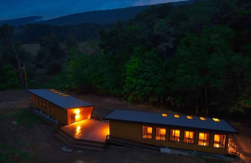 Clearville Cabine | Stunning Modern Private Cabin at River Mountain Resort
