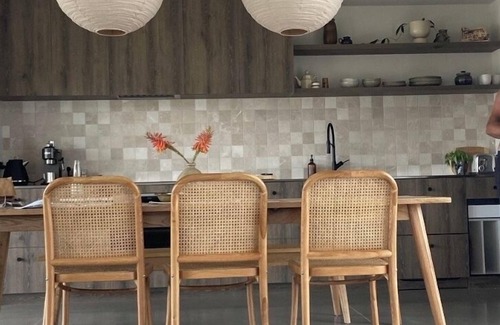 Waihi Beach Maison | Stunning Modern * Quiet * Family Friendly * Walk to beach & shops. Sleeps 10