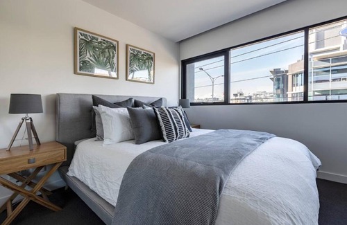 Richmond North Appartement | Stunning Modern Style with a Gym, Pool and Spa