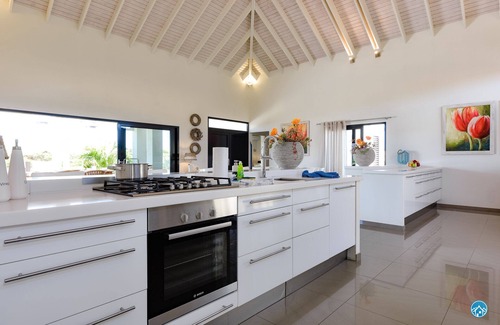 Noord Villa | Modern and clean 6 guest home - guest favorite - spectacular view -private pool
