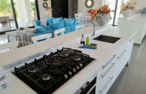 Noord Villa | Modern and clean 6 guest home - guest favorite - spectacular view -private pool