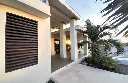 Noord Villa | Modern and clean 6 guest home - guest favorite - spectacular view -private pool