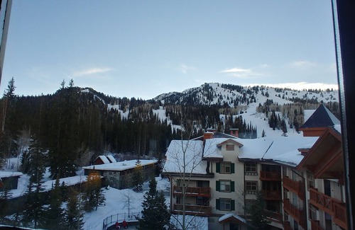 Salt Lake Mountain Resorts Copropriété | Vue imprenable sur la montagne depuis le calme Penthouse Powderhorn Condo