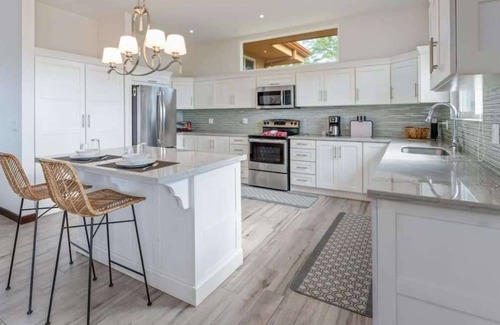 Rio Seco Maison | Stunning Mountaintop Property with Stylish Main Home, Private Guesthouse & Infin