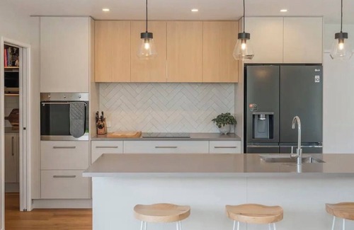 Whitianga Maison | Stunning new 4 bedroom 3 bathroom home close to town and the beach in Whitianga