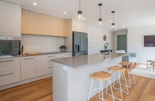 Whitianga Maison | Stunning new 4 bedroom 3 bathroom home close to town and the beach in Whitianga