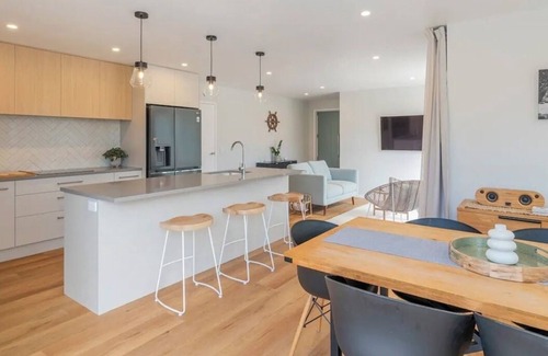 Whitianga Maison | Stunning new 4 bedroom 3 bathroom home close to town and the beach in Whitianga