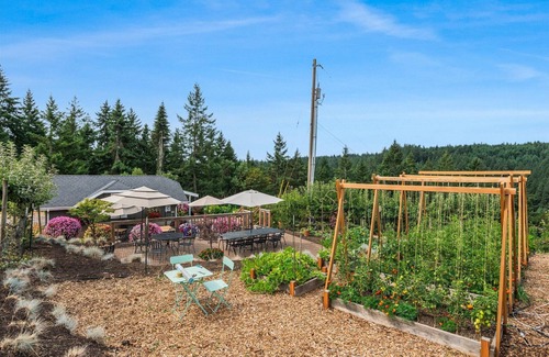 Ladd Hill Maison | Stunning New Listing - Beckham Estate Vineyard Guesthouse