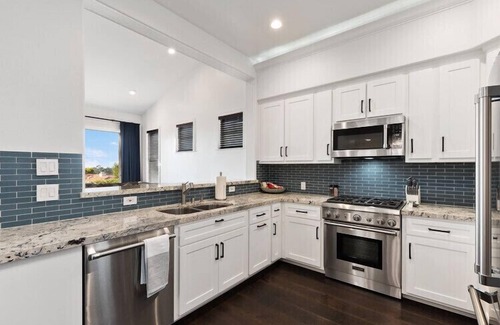 Newport Coast Maison | Stunning Newport Coast elegance & style. Luxe living near 5 star shops & dining.