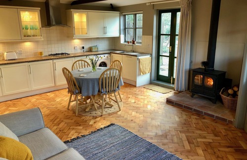 Bramerton Maison | Stunning Norfolk Flint Barn - Close to Norwich & The Broads