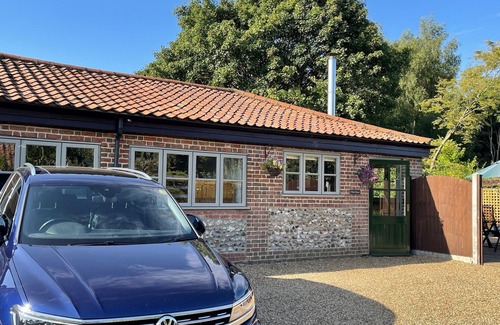 Bramerton Maison | Stunning Norfolk Flint Barn - Close to Norwich & The Broads