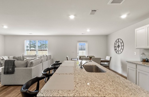 Northport Maison | Stunning Northport home 5bd 3bth and just 7 miles to UofA