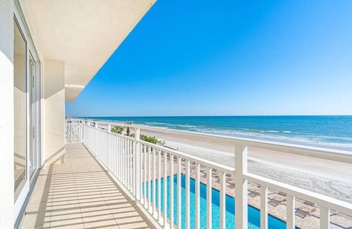 Melinda Cook Copropriété | Stunning Ocean Views and Sunrise!nOPUS CONDO-DIRECT OCEANFRONT UNIT# 304