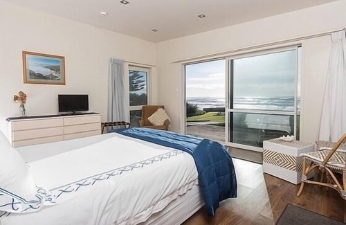 Waihi Beach Maison | Stunning ocean front luxury beach house.