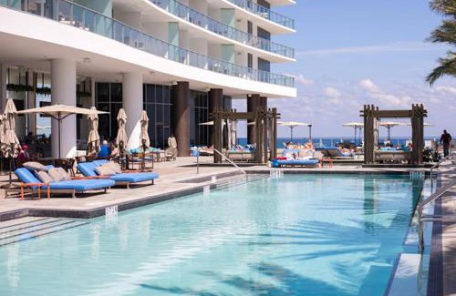 Hollywood South Central Beach Maison | Stunning Ocean Front Work remote high speed WiFi