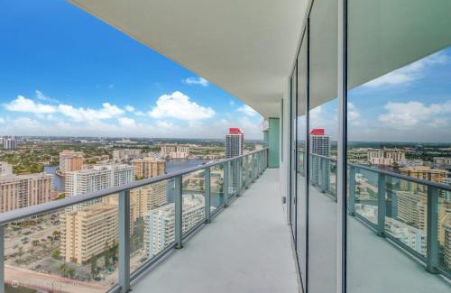 Hollywood South Central Beach Maison | Stunning Ocean Front Work remote high speed WiFi