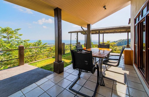 Jaco Maison | Stunning ocean view home with terrace, pool & full kitchen/WiFi !