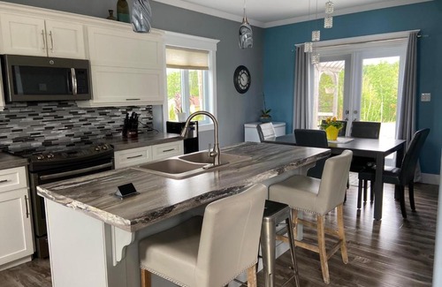 Summerford Maison | Stunning Ocean View Home - Cozy Cove Chalet