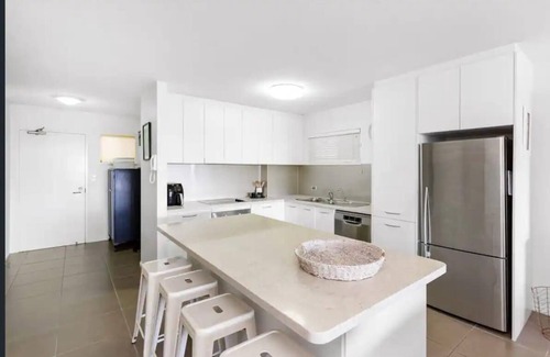 Shelly Beach Appartement | Stunning Oceanfront Apartment. Enjoy the ocean breeze, pool and private garden.