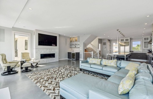 Ogunquit - Wells Maison | Stunning Oceanfront Home on Private Moody Beach!