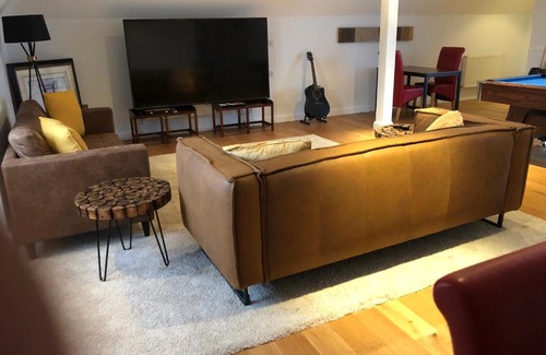 Leigh-on-Sea Appartement | Stunning Penthouse with Sea Views - Close to the Beach, Sea & Bars ,Restaurants & Shops