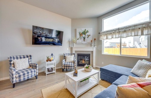 Falcon Hills Maison | Stunning Peyton Retreat with Game Room, Private Yard