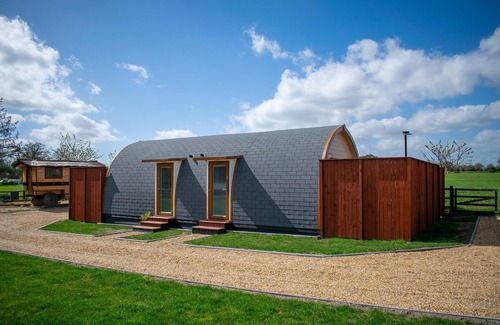 Trowse Newton Cabine | Pod-Appartement-Salle de bain privée séparée-Vue sur la campagne-Dragon's Den 7