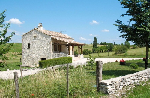 Lalbenque Villa | Belle maison de vacances privée pour 4 personnes avec TV, terrasse et animaux admis