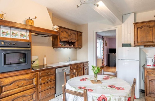 Mesnieres-en-Bray Maison | Belle maison de vacances privée pour 4 personnes avec WIFI, TV, terrasse et animaux admis
