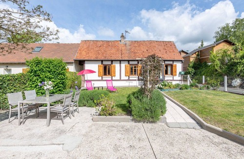 Mesnieres-en-Bray Maison | Belle maison de vacances privée pour 4 personnes avec WIFI, TV, terrasse et animaux admis