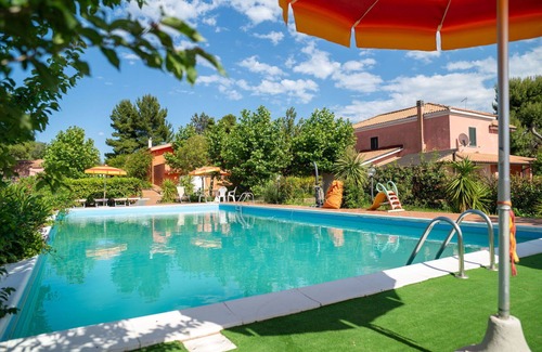 Citta Sant'Angelo Maison | Maison de vacances privée avec WIFI, piscine, TV, patio, animaux admis, parking, près de Pescara