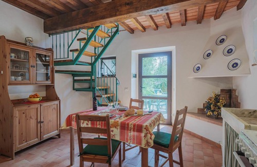 Massa Villa | Joli appartement dans une maison de vacances avec WIFI, TV, animaux admis et parking