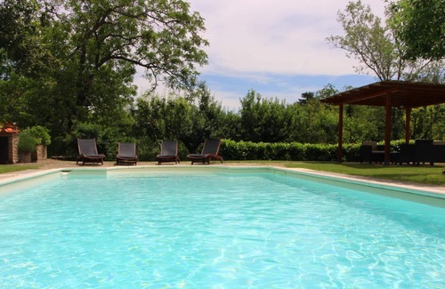 Castel Focognano Villa | Belle maison de vacances privée avec piscine privée, WIFI, TV, animaux admis et parking