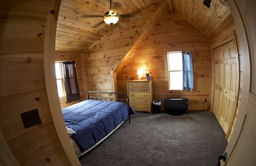 Loraine Cabine | Superbe escapade en cabine privée avec magnifique cheminée près de Quincy, Illinois