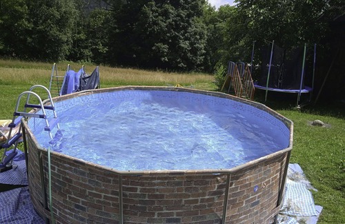 Korenov Maison | Belle maison de vacances privée avec piscine privée, WIFI, TV, terrasse et animaux admis