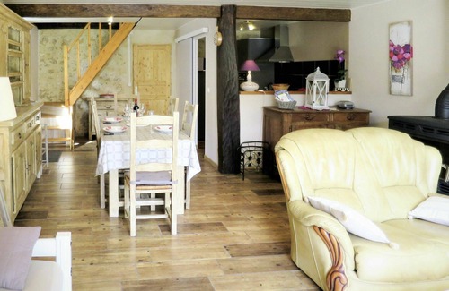 Cissac-Medoc Maison | Merveilleuse maison de vacances privée pour 5 personnes avec piscine, WIFI, TV et terrasse