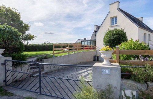 Kerlouan Maison | Belle maison de vacances privée pour 8 personnes avec WIFI, TV, terrasse, animaux admis et parking