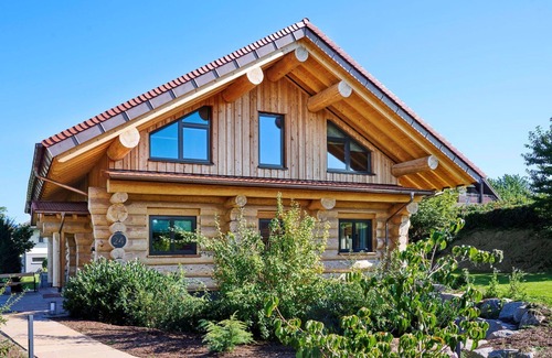 Heitersheim Maison | Belle maison de vacances privée avec piscine, WIFI, bain à remous, TV, patio, animaux admis