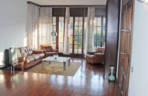 Villa d'Adda Maison | Stunning private villa for 8 guests with WIFI, TV, terrace, pets allowed and parking