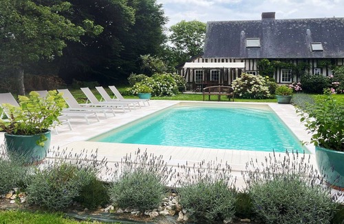 Vatteville La Rue Maison | Belle maison de vacances privée avec WIFI, piscine privée, TV et animaux admis