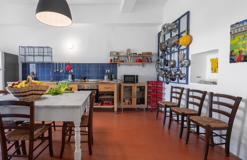 Follonica Maison | Merveilleuse maison de vacances privée pour 11 personnes avec WIFI, climatisation, TV et patio