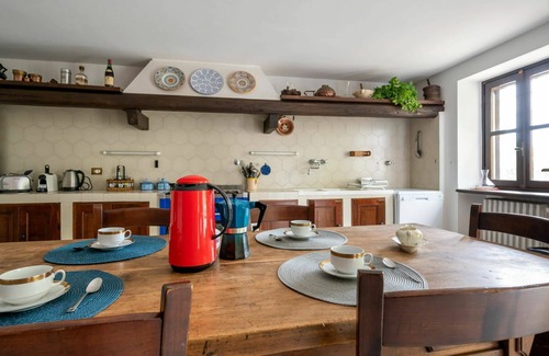 Ferrere Maison | Belle maison de vacances privée avec WIFI, piscine privée, TV, terrasse, animaux admis, parking
