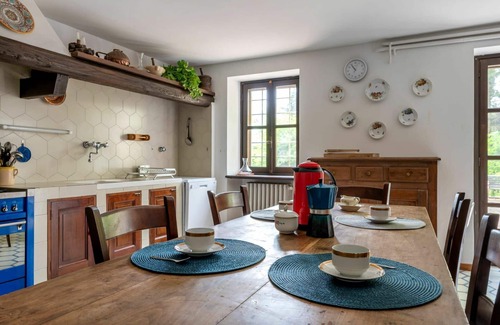 Ferrere Maison | Belle maison de vacances privée avec WIFI, piscine privée, TV, terrasse, animaux admis, parking