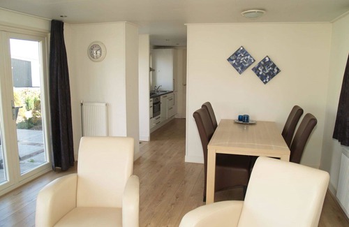 Strijensas Maison | Belle maison de vacances privée pour 4 personnes avec piscine, WIFI, TV et terrasse