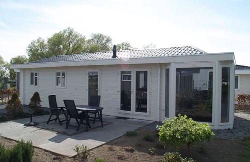 Strijensas Maison | Belle maison de vacances privée pour 4 personnes avec piscine, WIFI, TV et terrasse